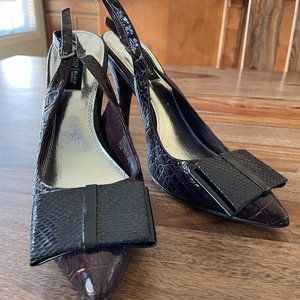 White House Black Market Embossed Faux Alligator Pumps Size 7.5